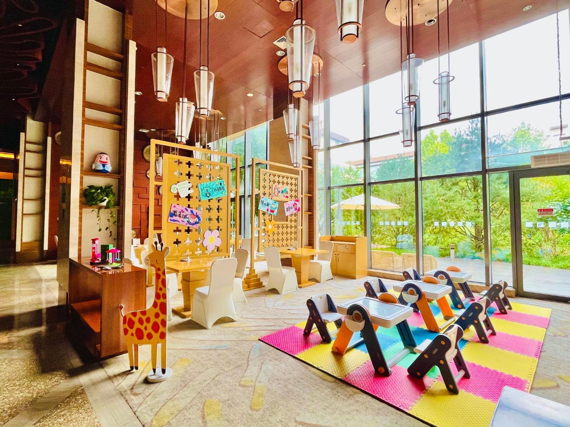 Holiday Inn Beijing Shijingshan Parkview By Ihg Exterior photo